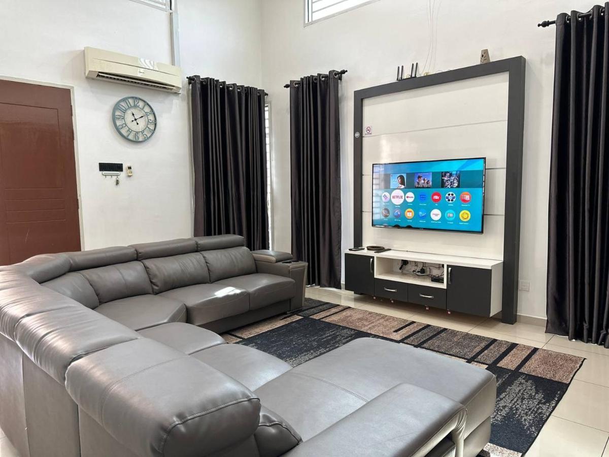 Bandar Melaka Family Bungalow Private Pool Bbq Wifi Netflix Exterior photo