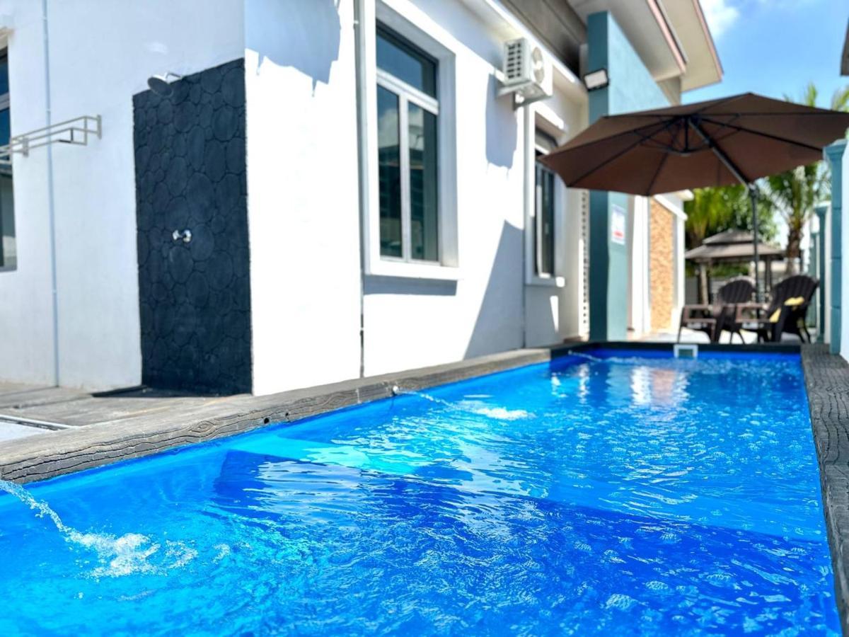 Bandar Melaka Family Bungalow Private Pool Bbq Wifi Netflix Exterior photo